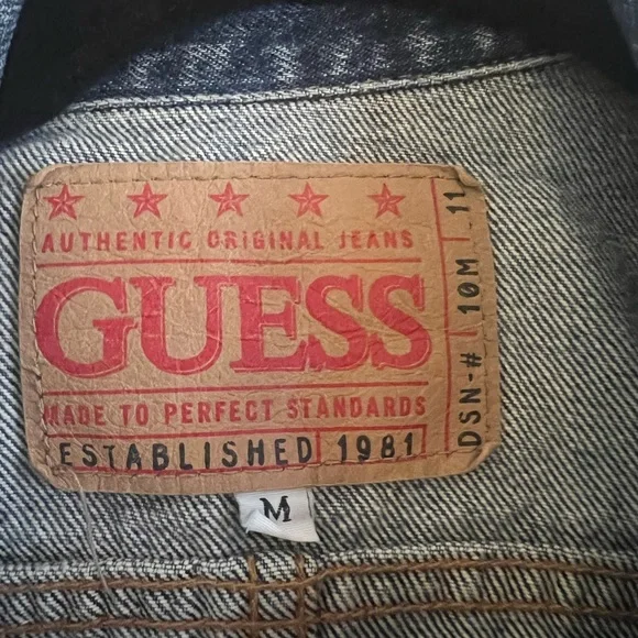 Guess Jean jacket marked as medium, but fits like a small - Picture 3 of 6